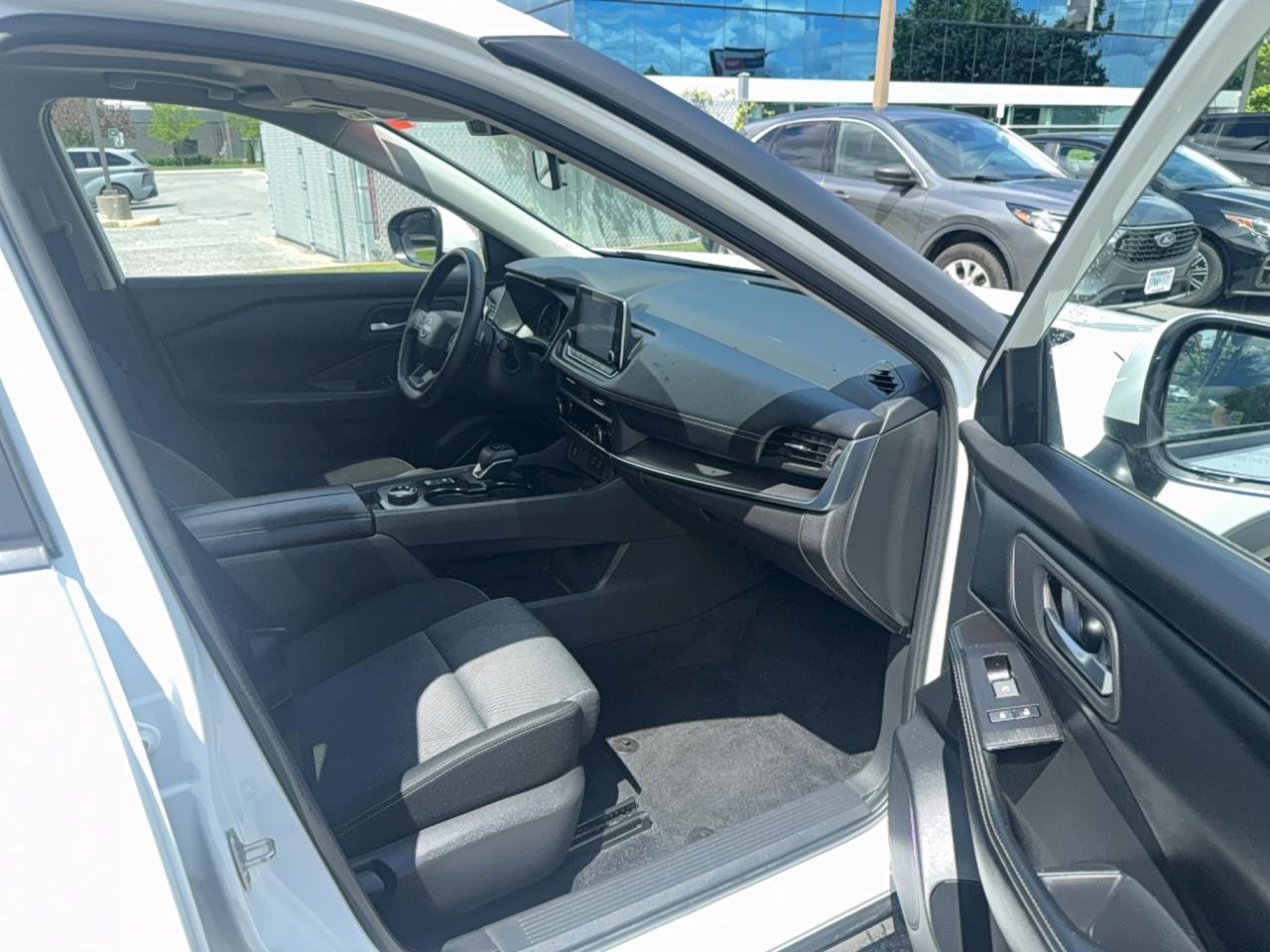 2025 Nissan Rogue SV MOONROOF Photo
