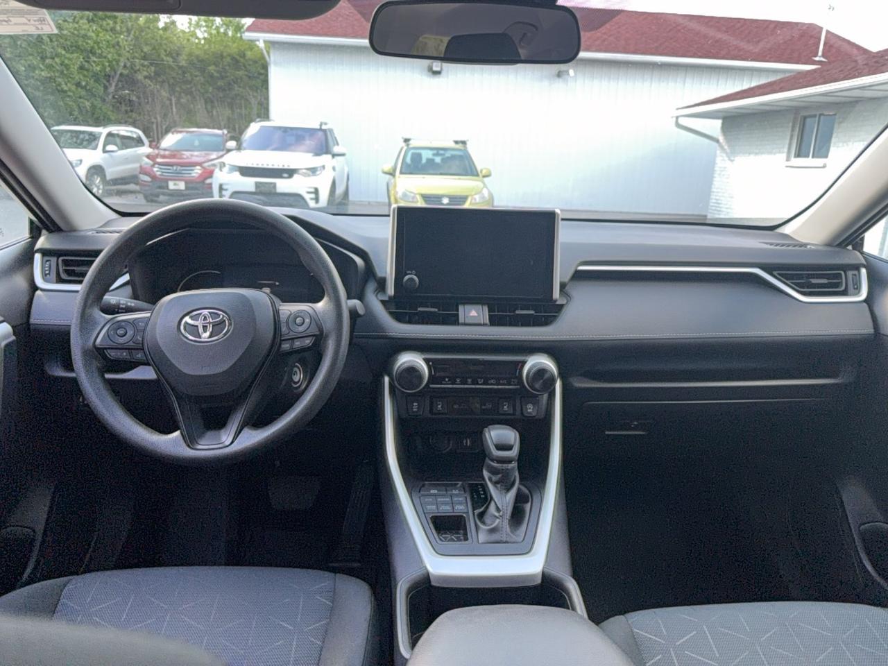 2025 Toyota RAV4 LE Photo