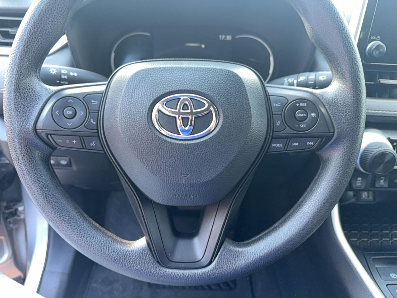 2025 Toyota RAV4 LE Photo