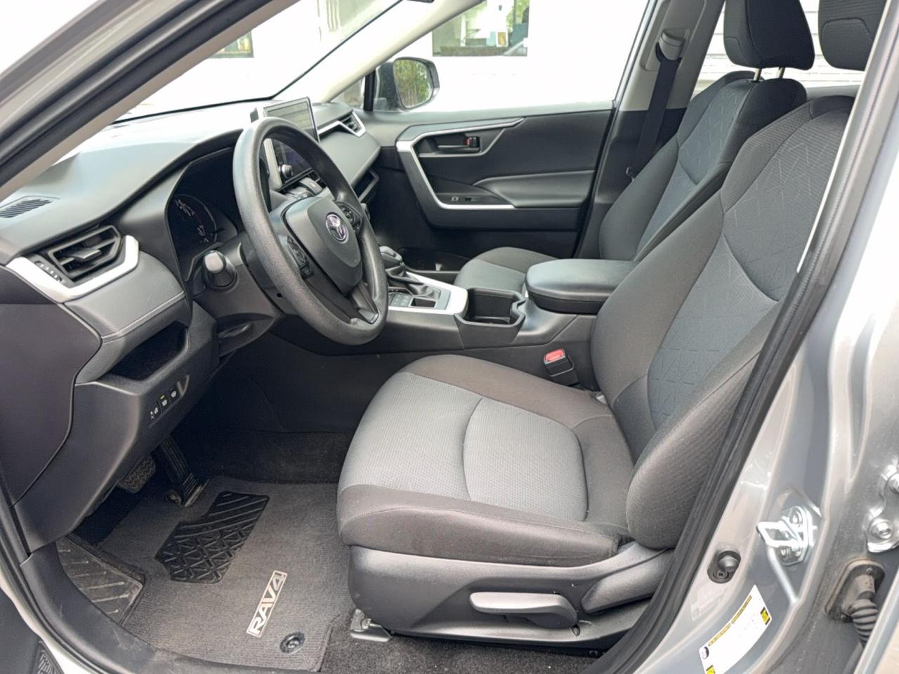 2025 Toyota RAV4 LE AWD-DRIVE ASSIST-APPLE CARPLAY-ANDROID AUTO Photo