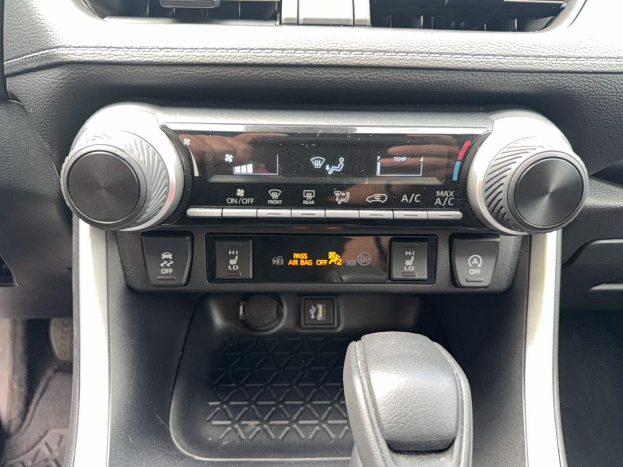 2025 Toyota RAV4 LE AWD - DRIVE ASSIST -APPLE CARPLAY - ANDROID AUTO Photo