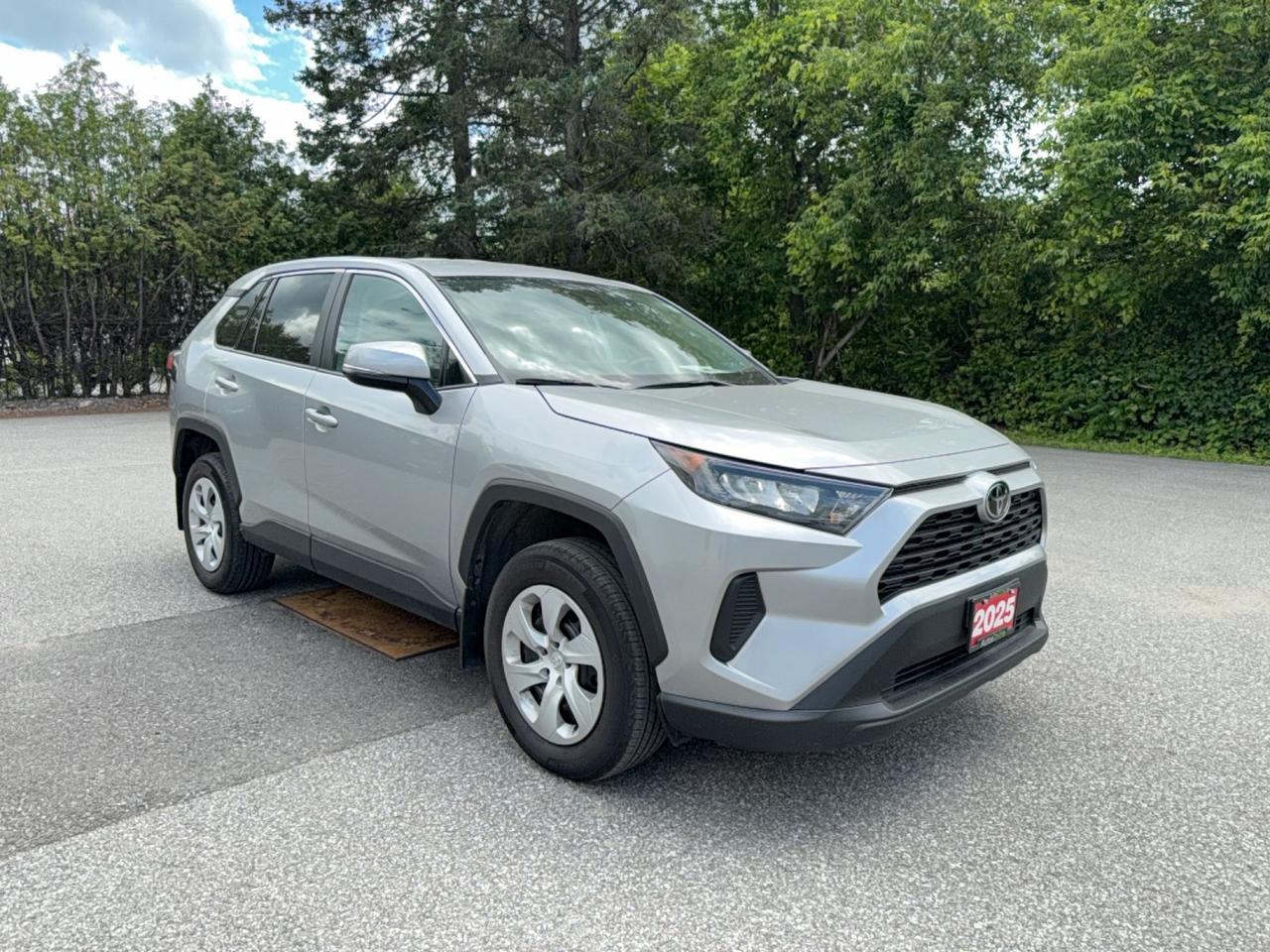 2025 Toyota RAV4 LE AWD-DRIVE ASSIST-APPLE CARPLAY-ANDROID AUTO Photo