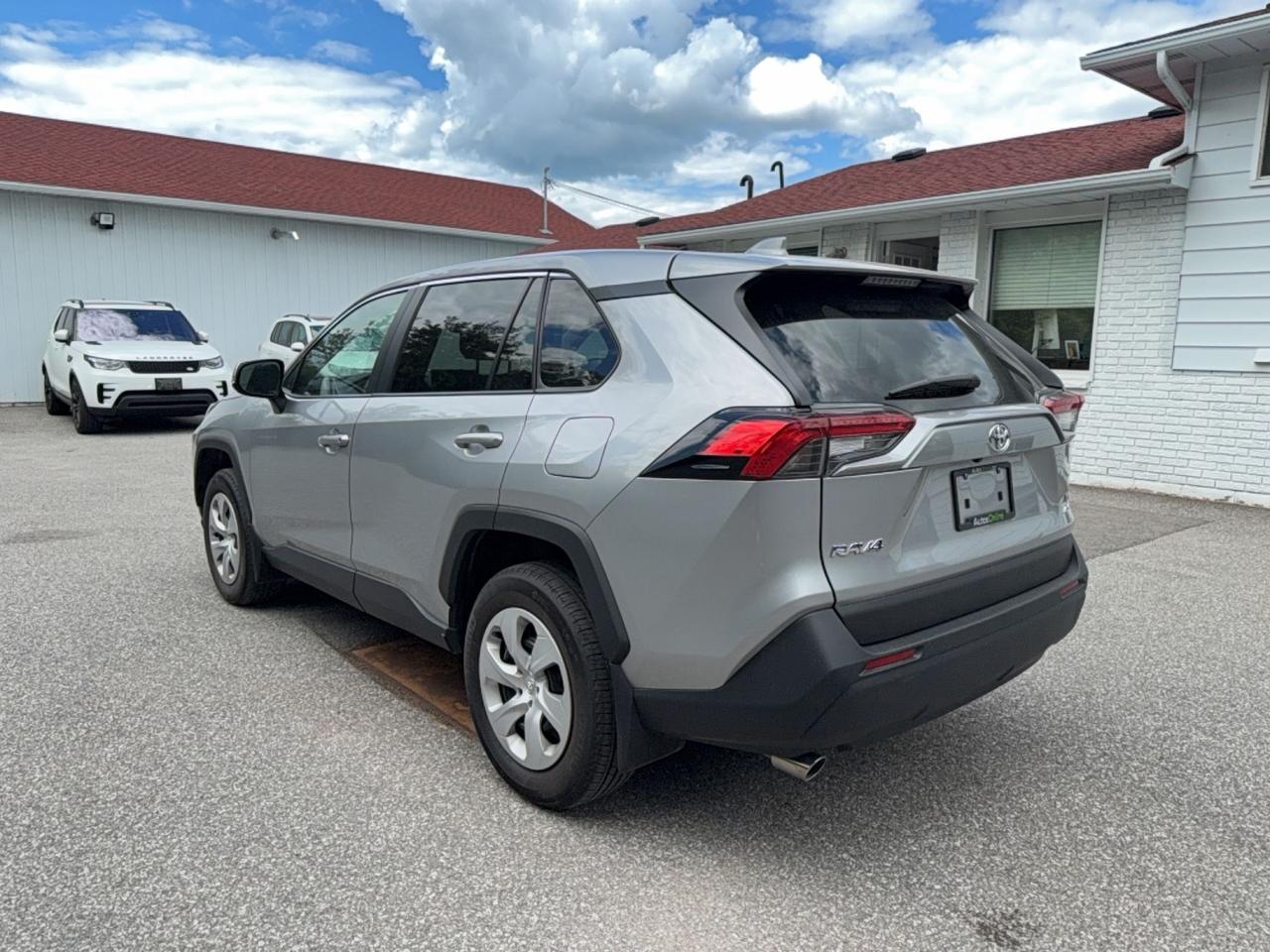 2025 Toyota RAV4 LE AWD - DRIVE ASSIST -APPLE CARPLAY - ANDROID AUTO Photo2