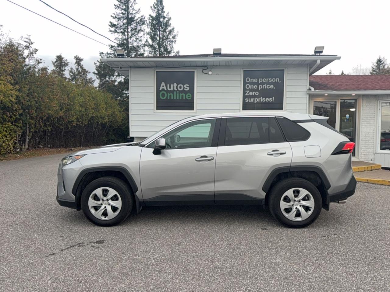 2025 Toyota RAV4 LE AWD-DRIVE ASSIST-APPLE CARPLAY-ANDROID AUTO Photo1