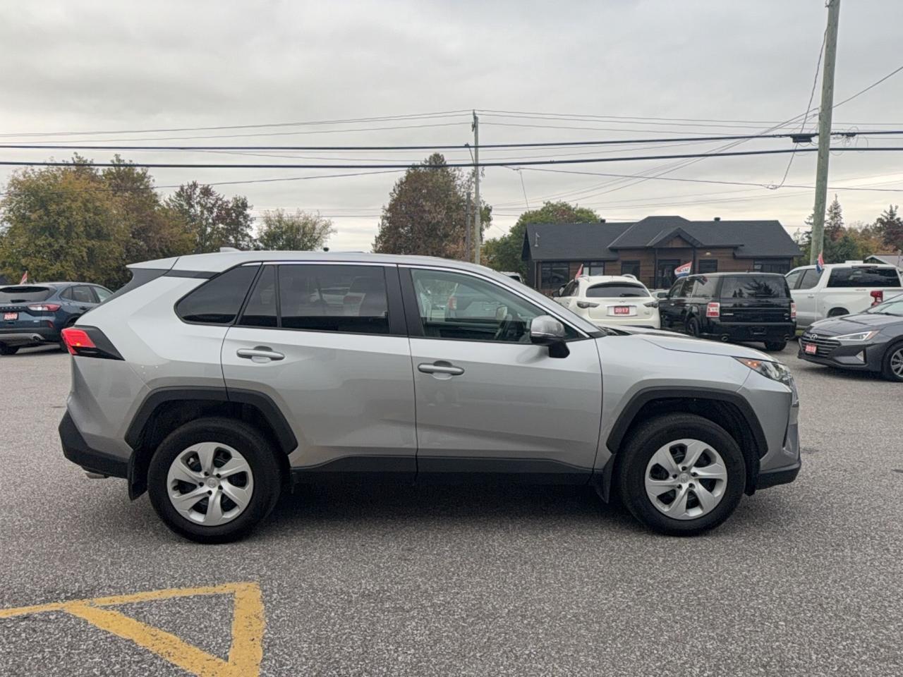 2025 Toyota RAV4 LE AWD-DRIVE ASSIST-APPLE CARPLAY-ANDROID AUTO Photo4