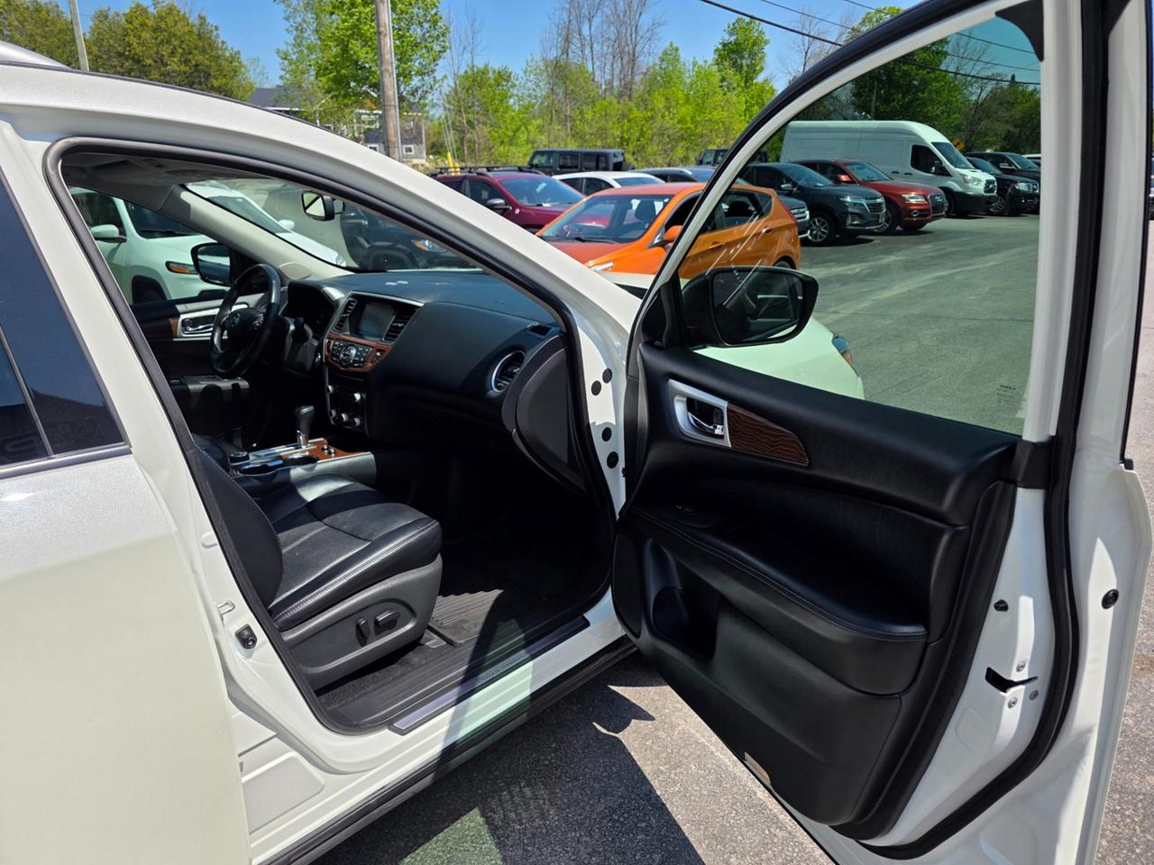 2019 Nissan Pathfinder Platinum 4WD Photo