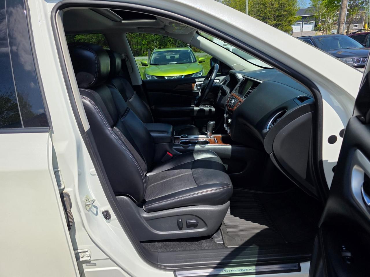 2019 Nissan Pathfinder Platinum 4WD Photo