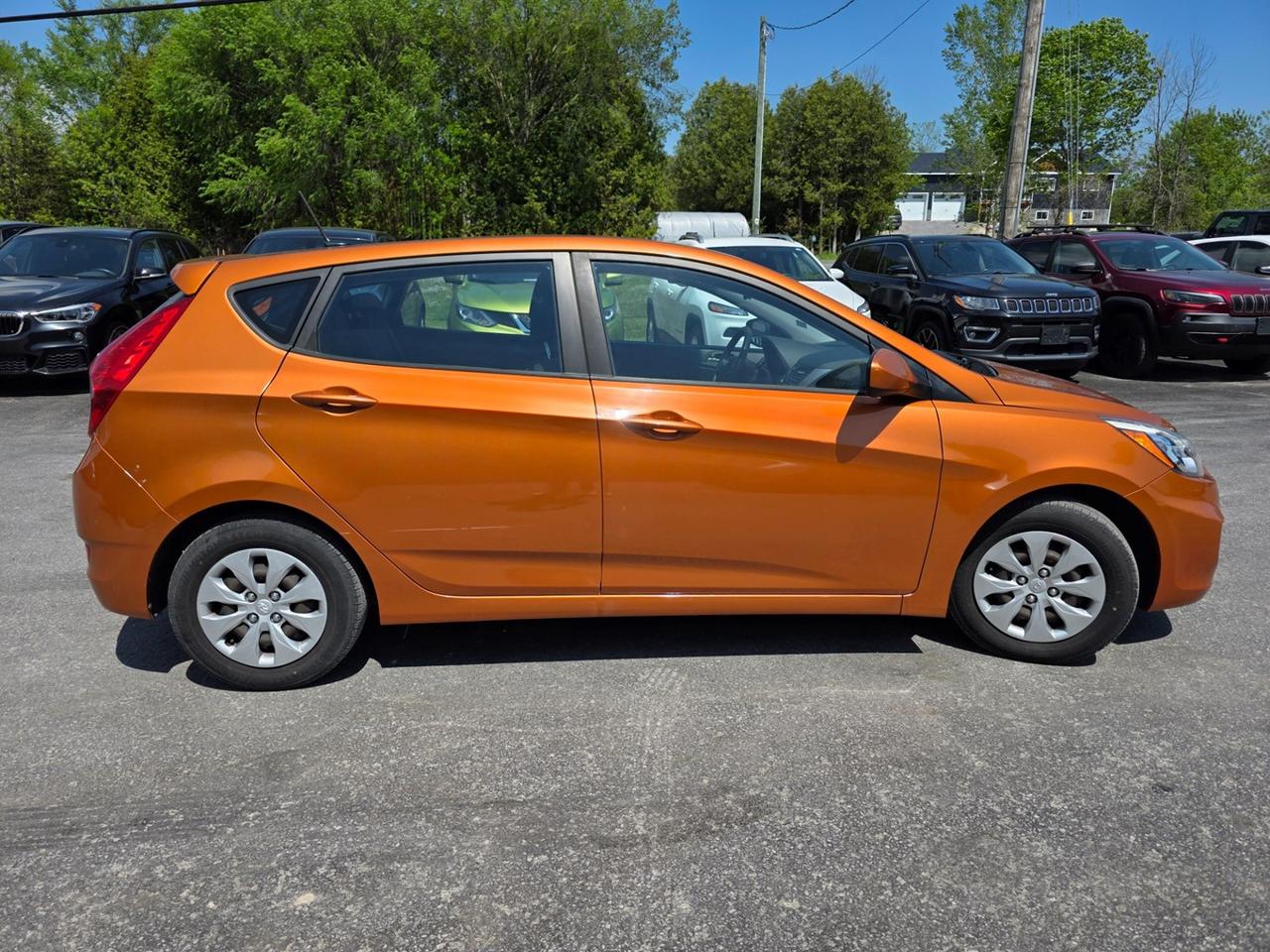 2016 Hyundai Accent SE Photo