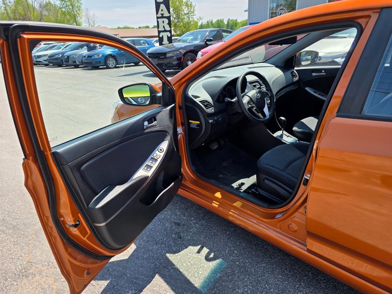 2016 Hyundai Accent SE Photo