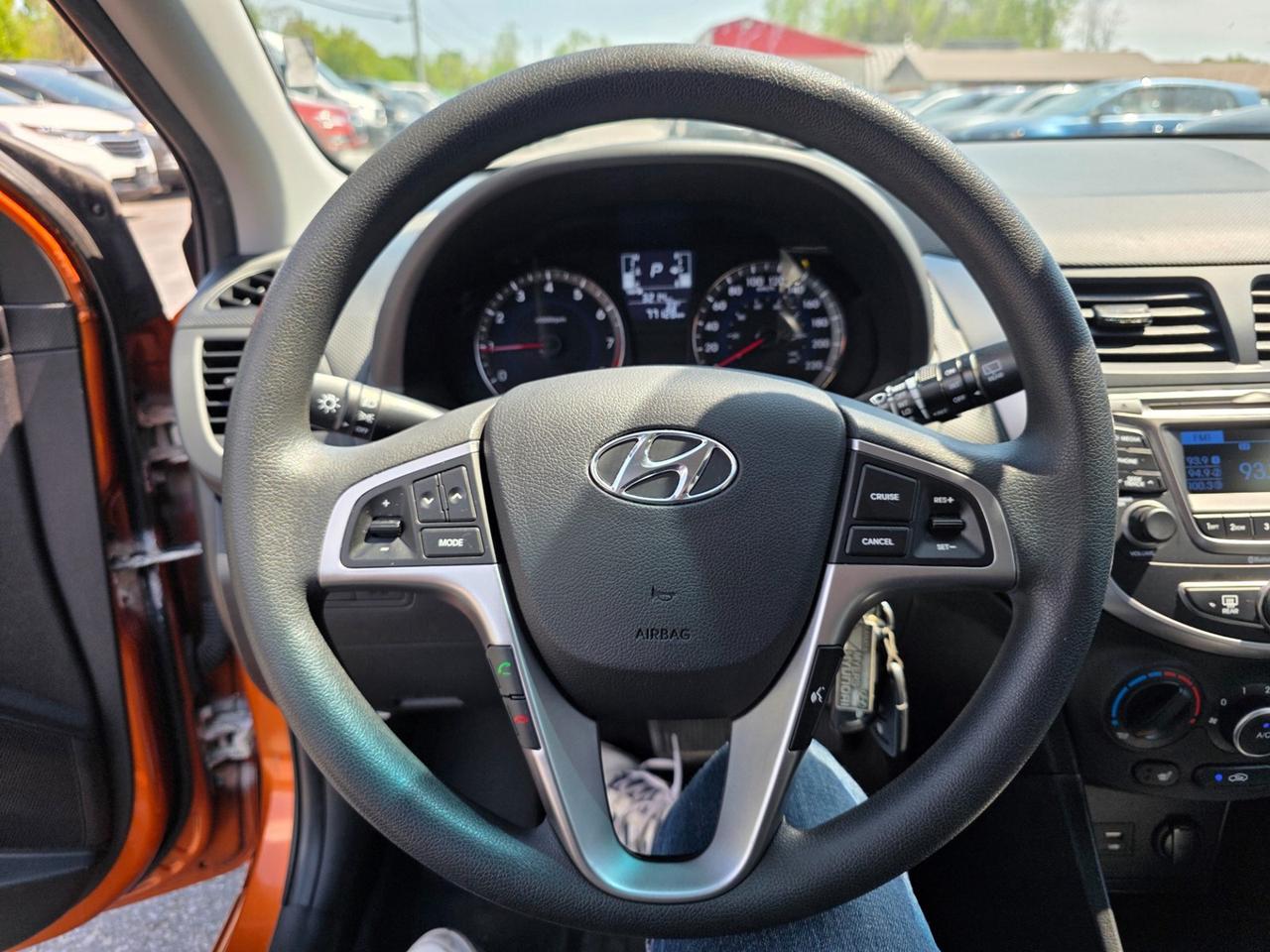 2016 Hyundai Accent SE Photo