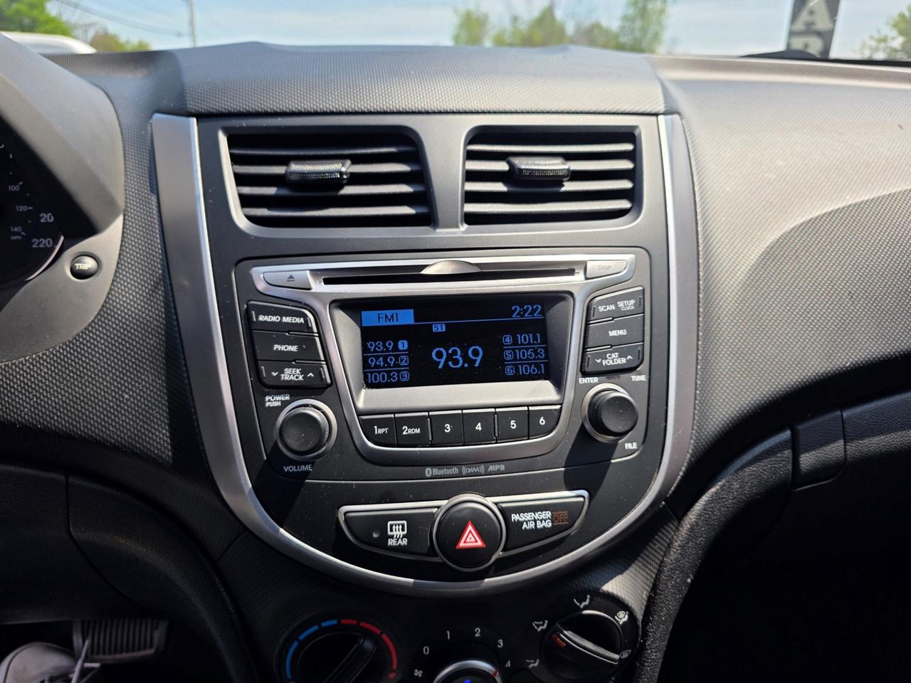 2016 Hyundai Accent SE Photo