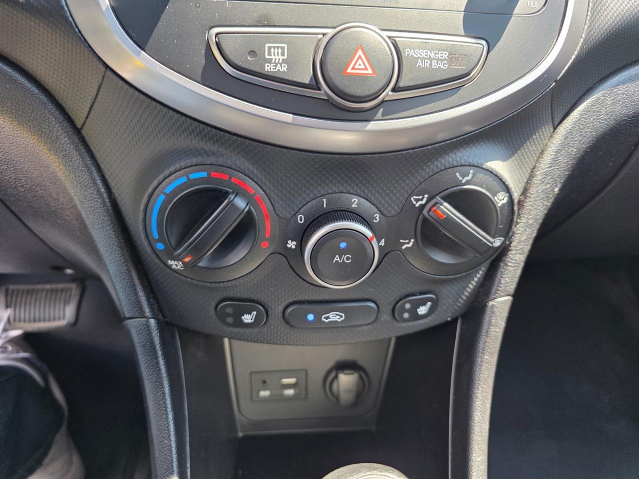 2016 Hyundai Accent SE Photo