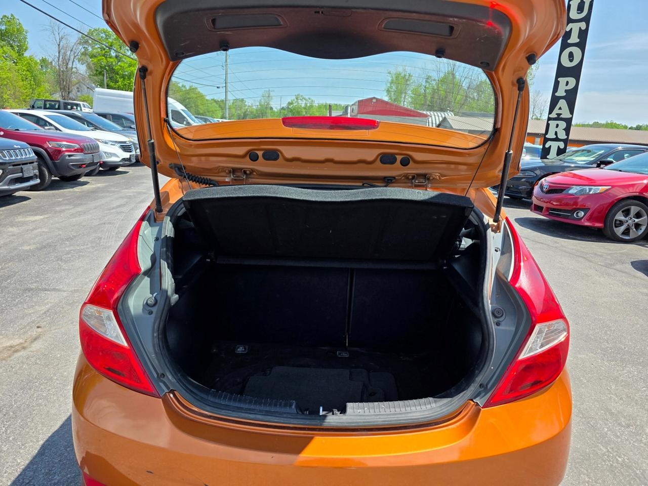 2016 Hyundai Accent SE Photo