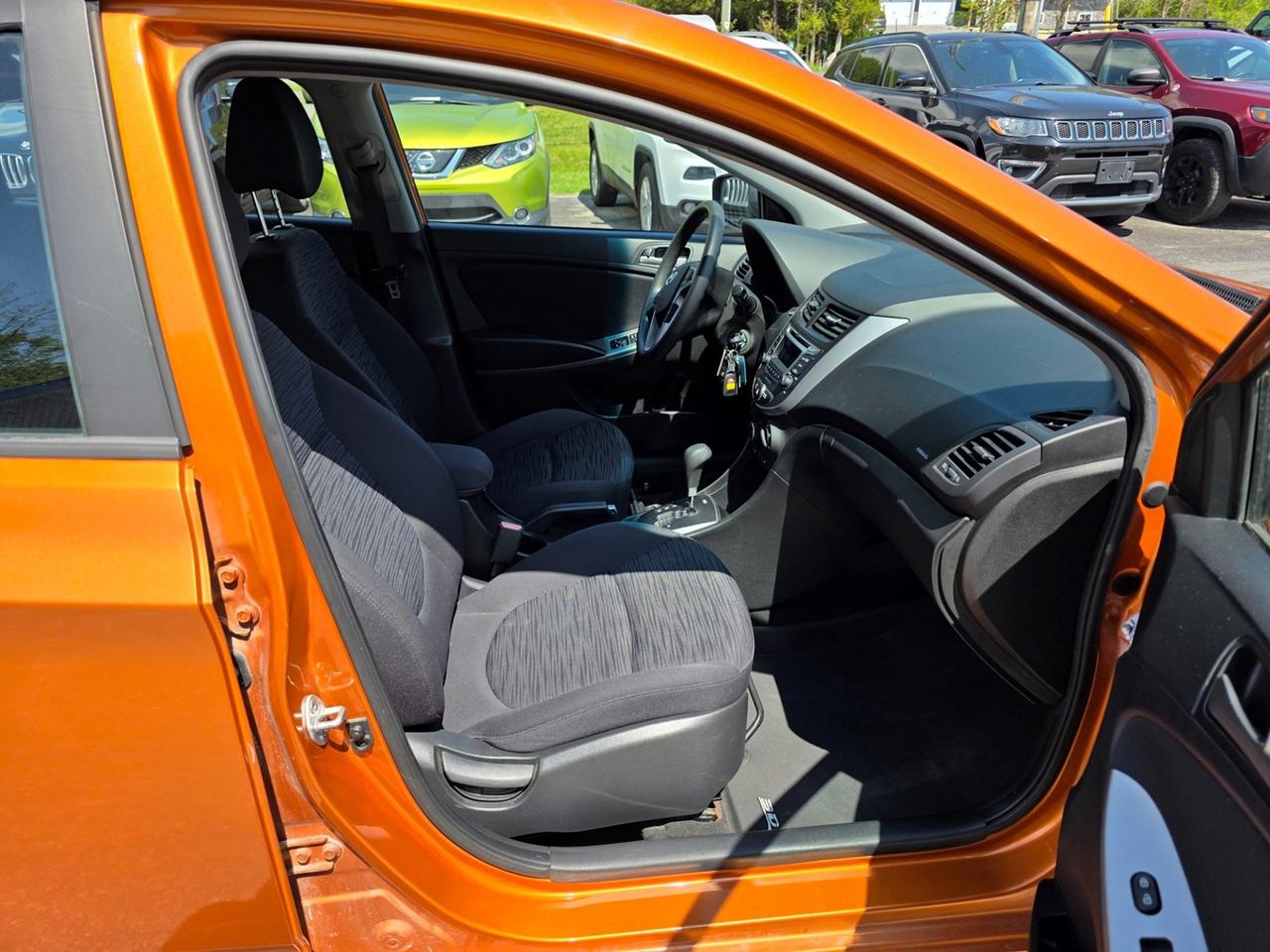 2016 Hyundai Accent SE Photo