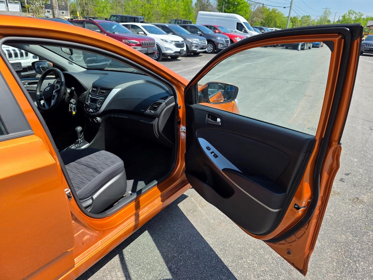 2016 Hyundai Accent SE Photo