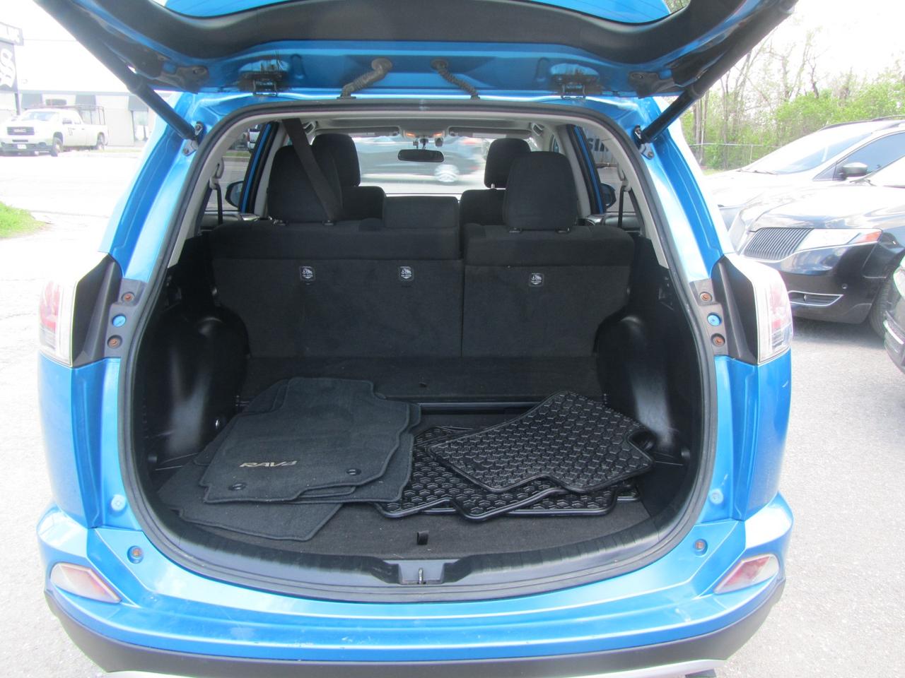 2016 Toyota RAV4 AWD 4dr XLE (Natl) Photo