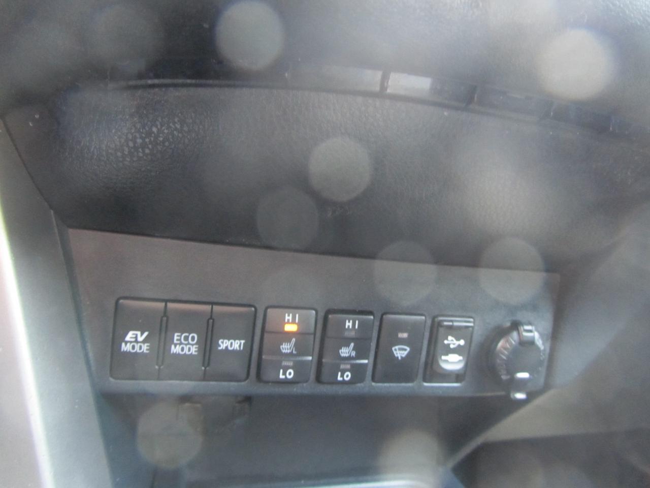 2016 Toyota RAV4 AWD 4dr XLE (Natl) Photo