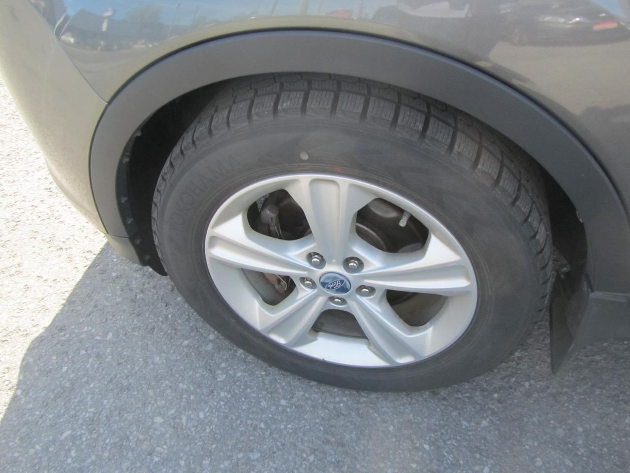 2014 Ford Escape FWD 4dr SE Photo2