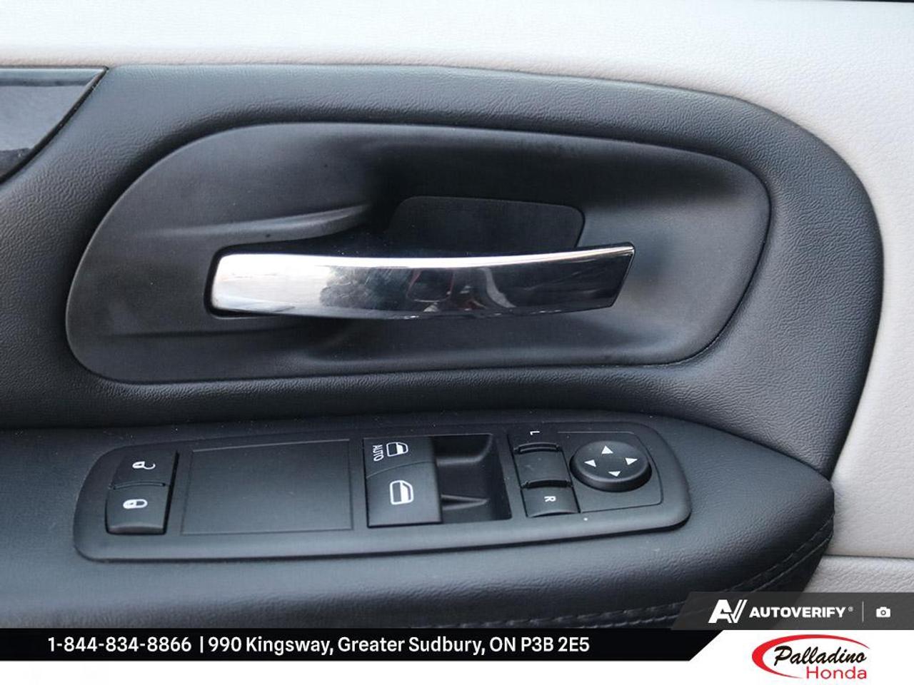 2017 Dodge Grand Caravan SXT Photo