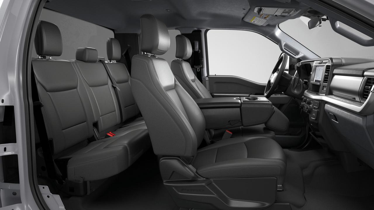 2026 Ford F-550 XLT Photo3