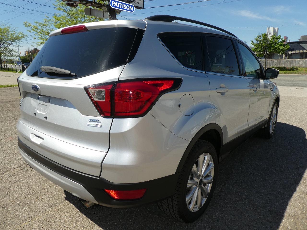 2019 Ford Escape SEL Photo4