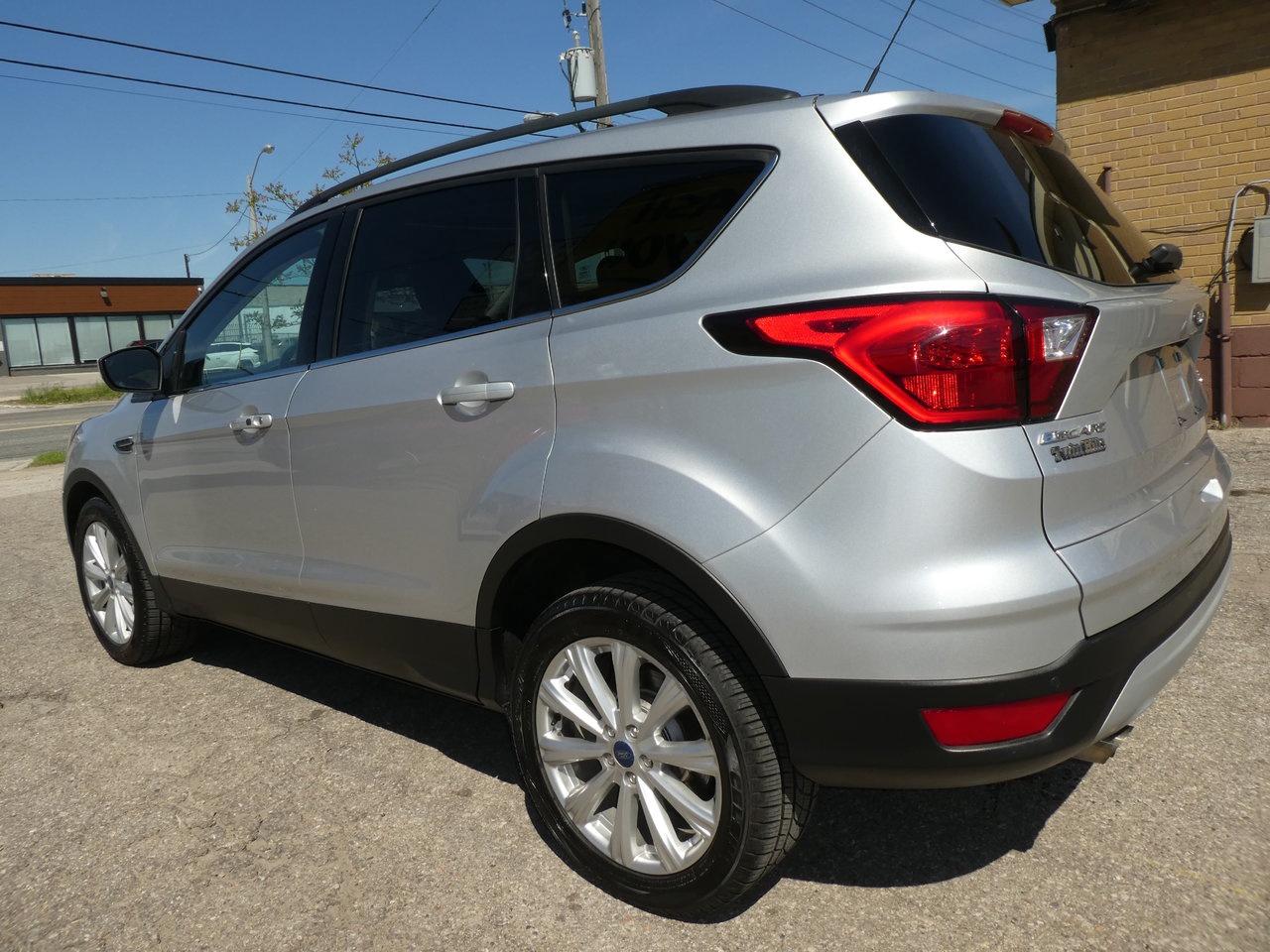 2019 Ford Escape SEL Photo2
