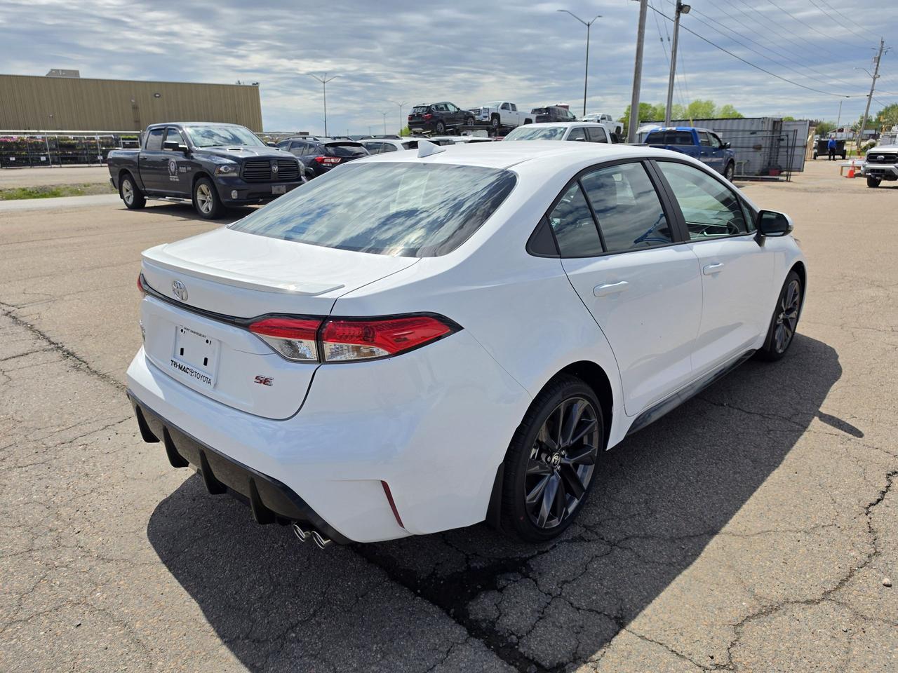 2026 Toyota Corolla SE Upgrade Photo4