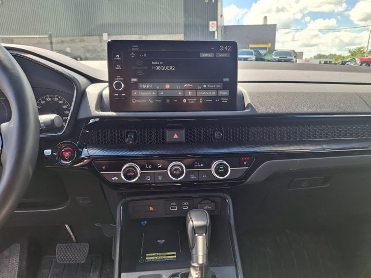 2025 Honda CR-V Hybrid Touring AWD | Leather | Sunroof | Nav | Bose | Adaptive Cruise | Heated Wheel + Seats | and More ! Photo