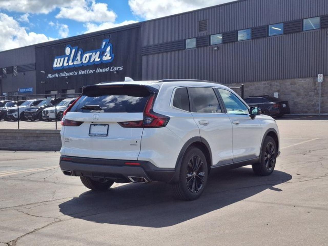 2025 Honda CR-V Hybrid Touring AWD | Leather | Sunroof | Nav | Bose | Adaptive Cruise | Heated Wheel + Seats | and More ! Photo