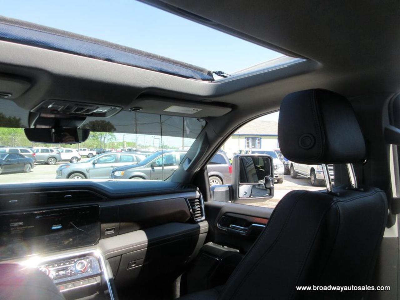 2024 GMC Sierra 2500 3/4 TON DENALI-PACKAGE 5 PASSENGER 6.6L - DURAMAX.. 4X4.. CREW-CAB.. 6.6-FOOT-BOX.. POWER SUNROOF.. LEATHER.. HEATED/AC SEATS.. POWER MIRRORS.. Photo