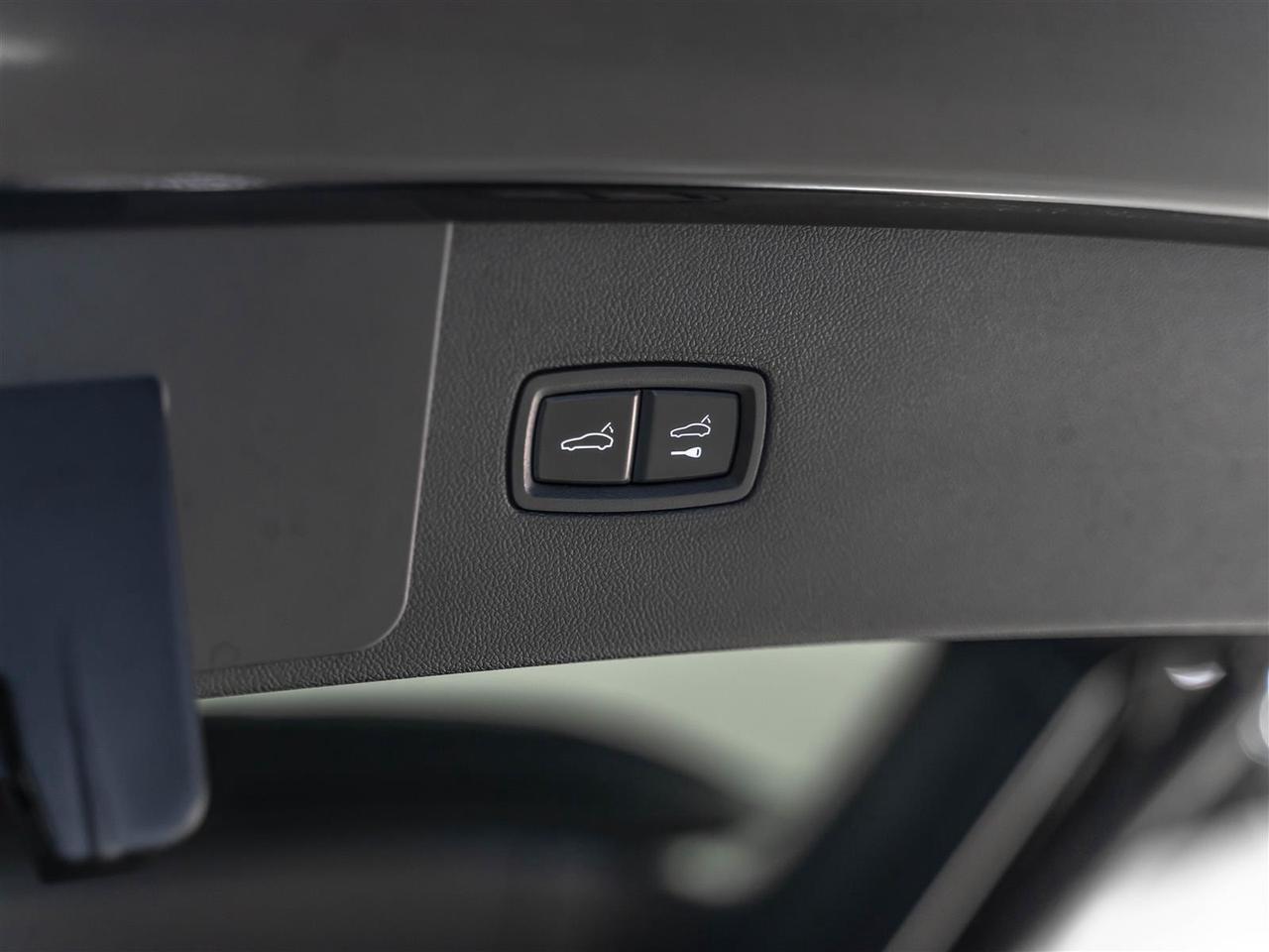 2020 Porsche Cayenne Premium Package|21 Spyder Design Wheels|Carbon Steering|Only 12,000KM Photo