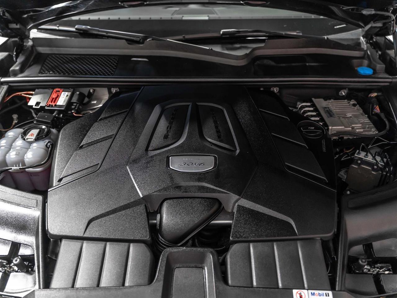 2020 Porsche Cayenne Premium Package|21 Spyder Design Wheels|Carbon Steering|Only 12,000KM Photo