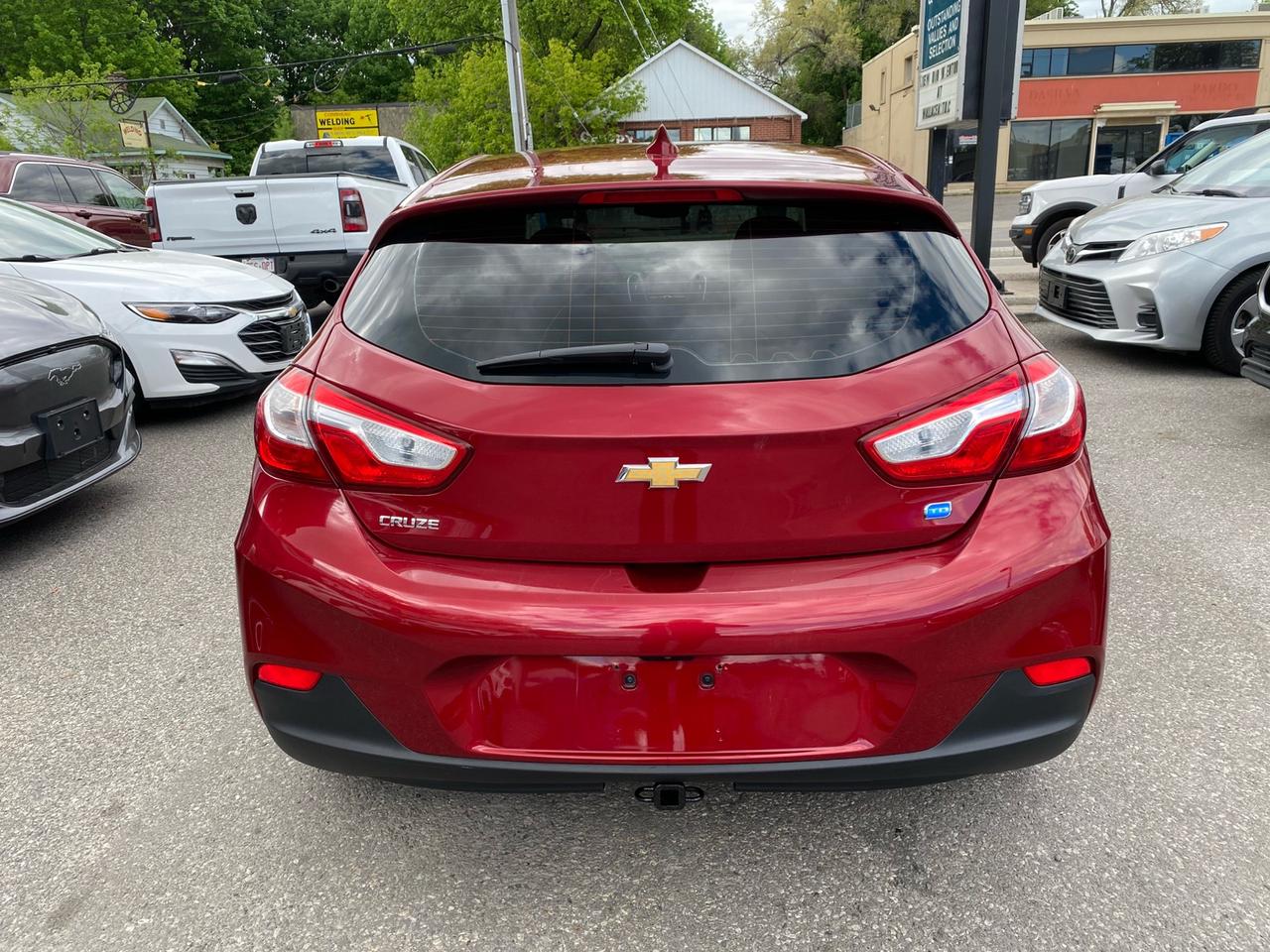 2018 Chevrolet Cruze LT | Hatchback | Turbo Diesel | Apple CarPlay | LOW KMS Photo4