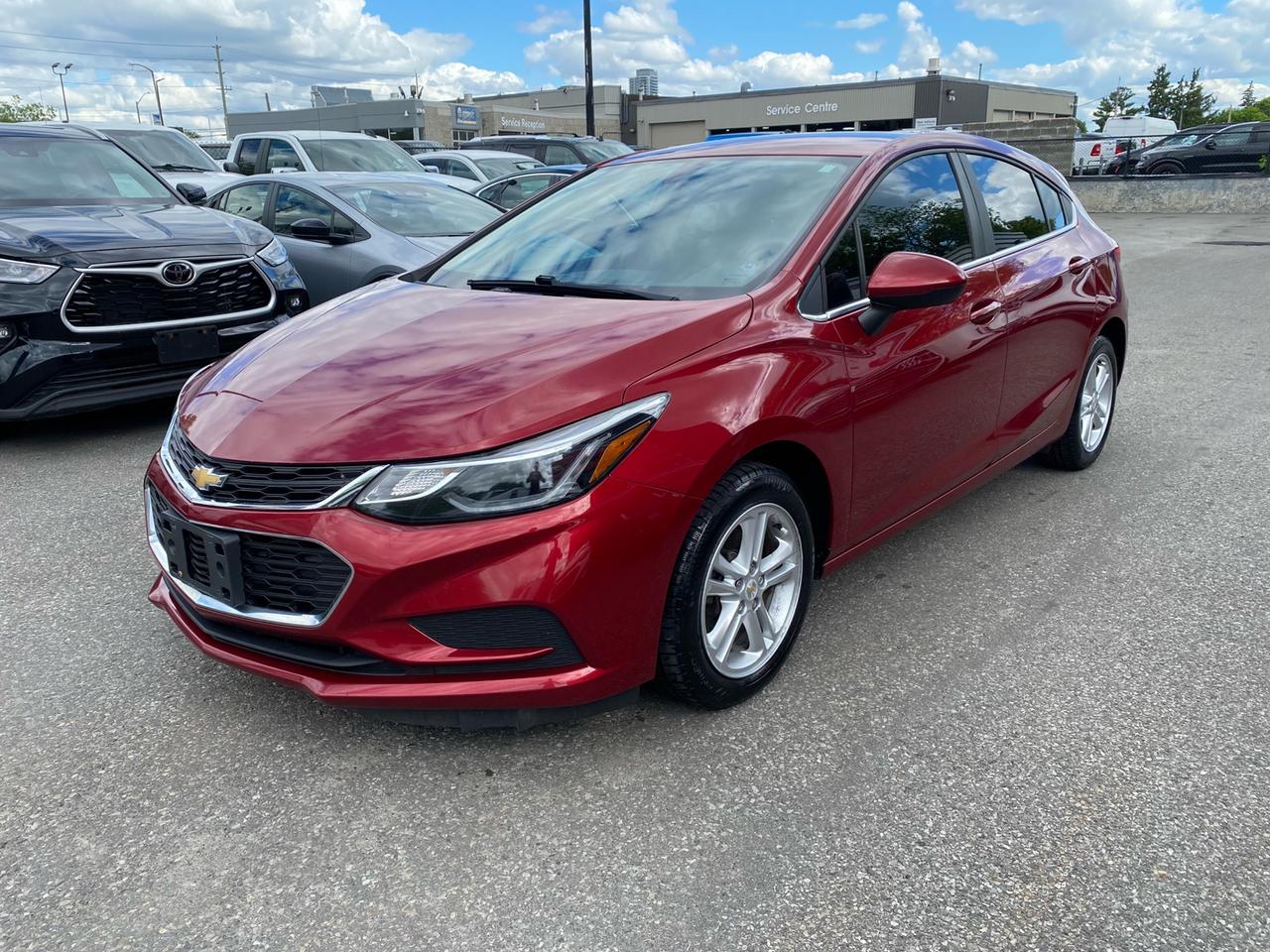 2018 Chevrolet Cruze LT | Hatchback | Turbo Diesel | Apple CarPlay | LOW KMS Photo2