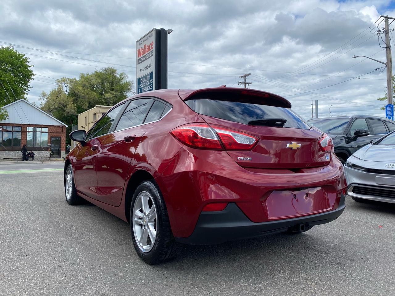 2018 Chevrolet Cruze LT | Hatchback | Turbo Diesel | Apple CarPlay | LOW KMS Photo