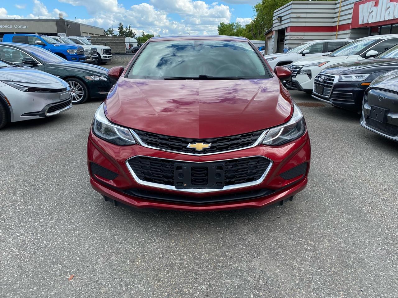 2018 Chevrolet Cruze LT | Hatchback | Turbo Diesel | Apple CarPlay | LOW KMS Photo