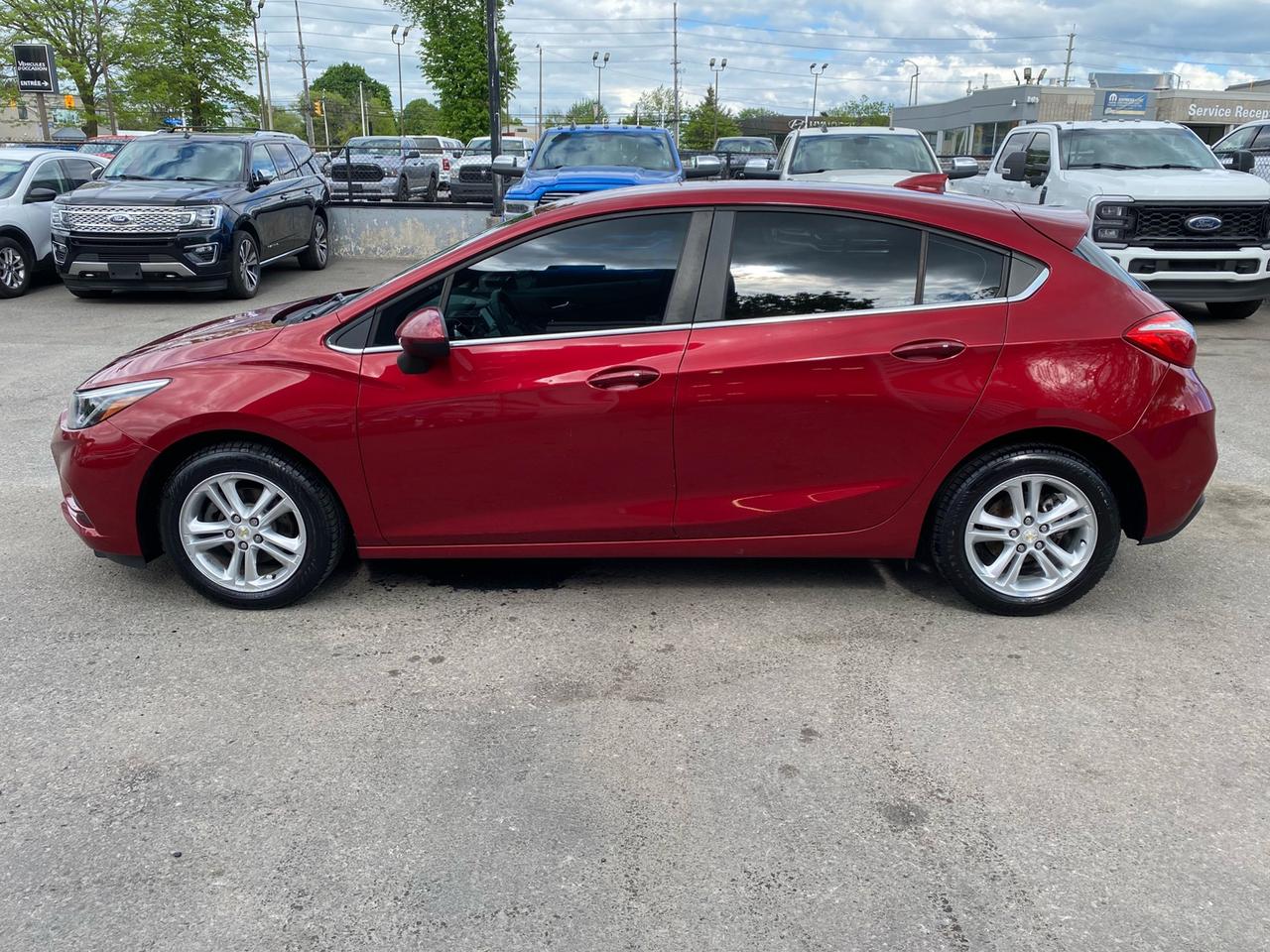 2018 Chevrolet Cruze LT | Hatchback | Turbo Diesel | Apple CarPlay | LOW KMS Photo