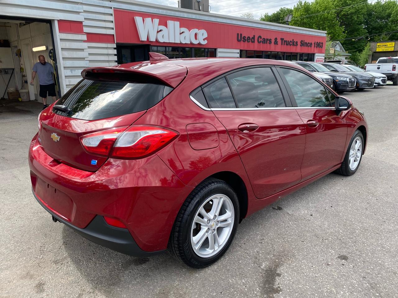 2018 Chevrolet Cruze LT | Hatchback | Turbo Diesel | Apple CarPlay | LOW KMS Photo