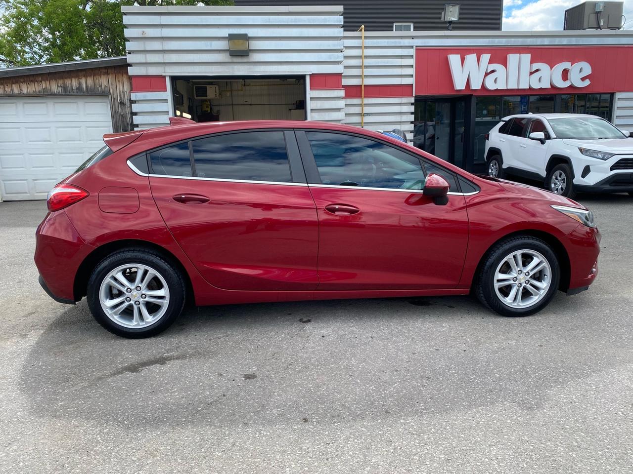 2018 Chevrolet Cruze LT | Hatchback | Turbo Diesel | Apple CarPlay | LOW KMS Photo
