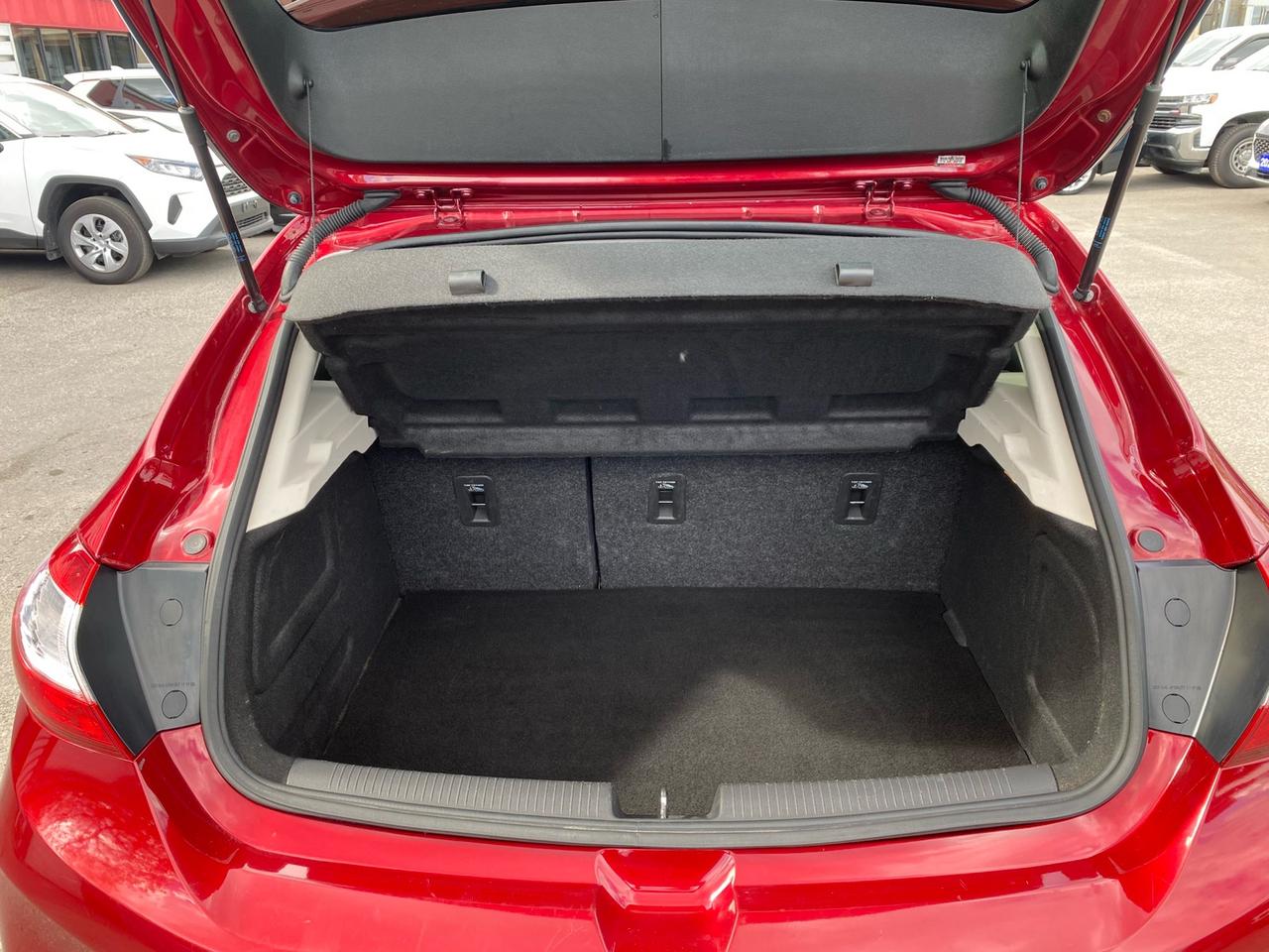 2018 Chevrolet Cruze LT | Hatchback | Turbo Diesel | Apple CarPlay | LOW KMS Photo