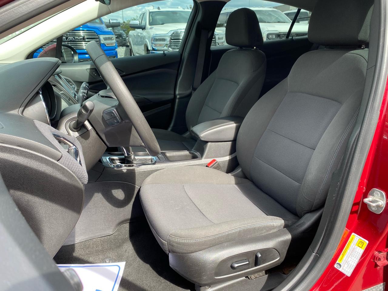 2018 Chevrolet Cruze LT | Hatchback | Turbo Diesel | Apple CarPlay | LOW KMS Photo