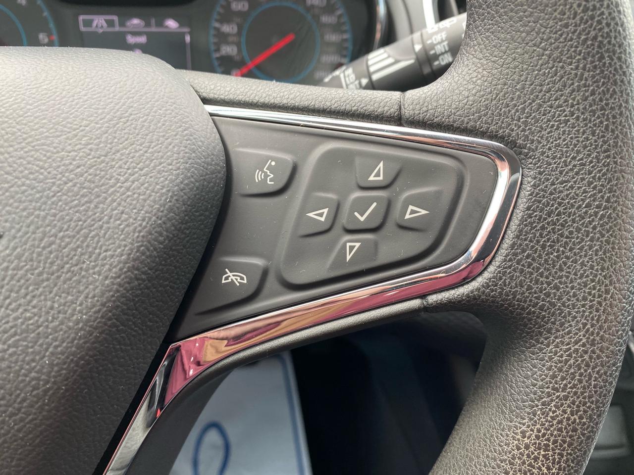 2018 Chevrolet Cruze LT | Hatchback | Turbo Diesel | Apple CarPlay | LOW KMS Photo