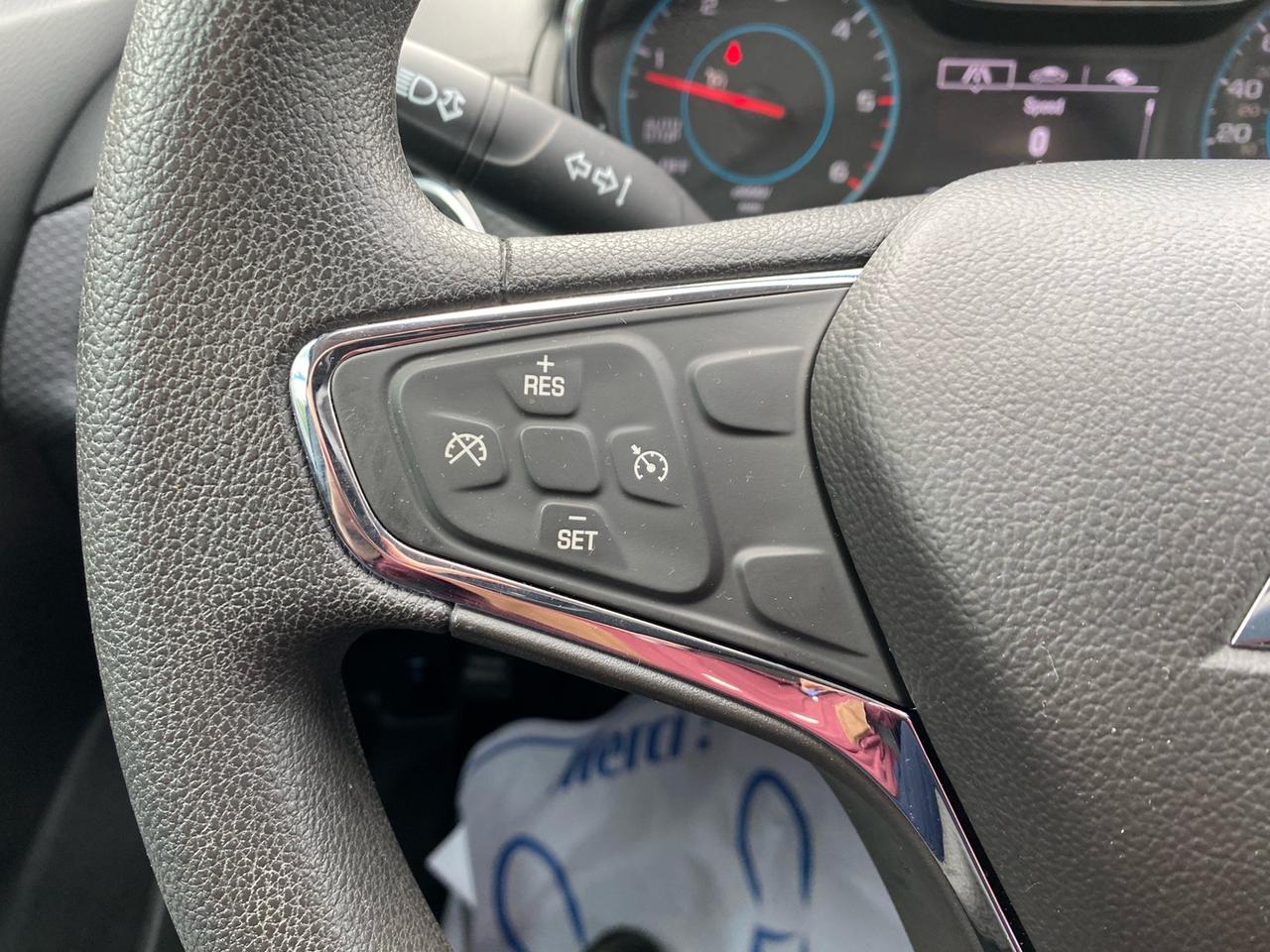 2018 Chevrolet Cruze LT | Hatchback | Turbo Diesel | Apple CarPlay | LOW KMS Photo
