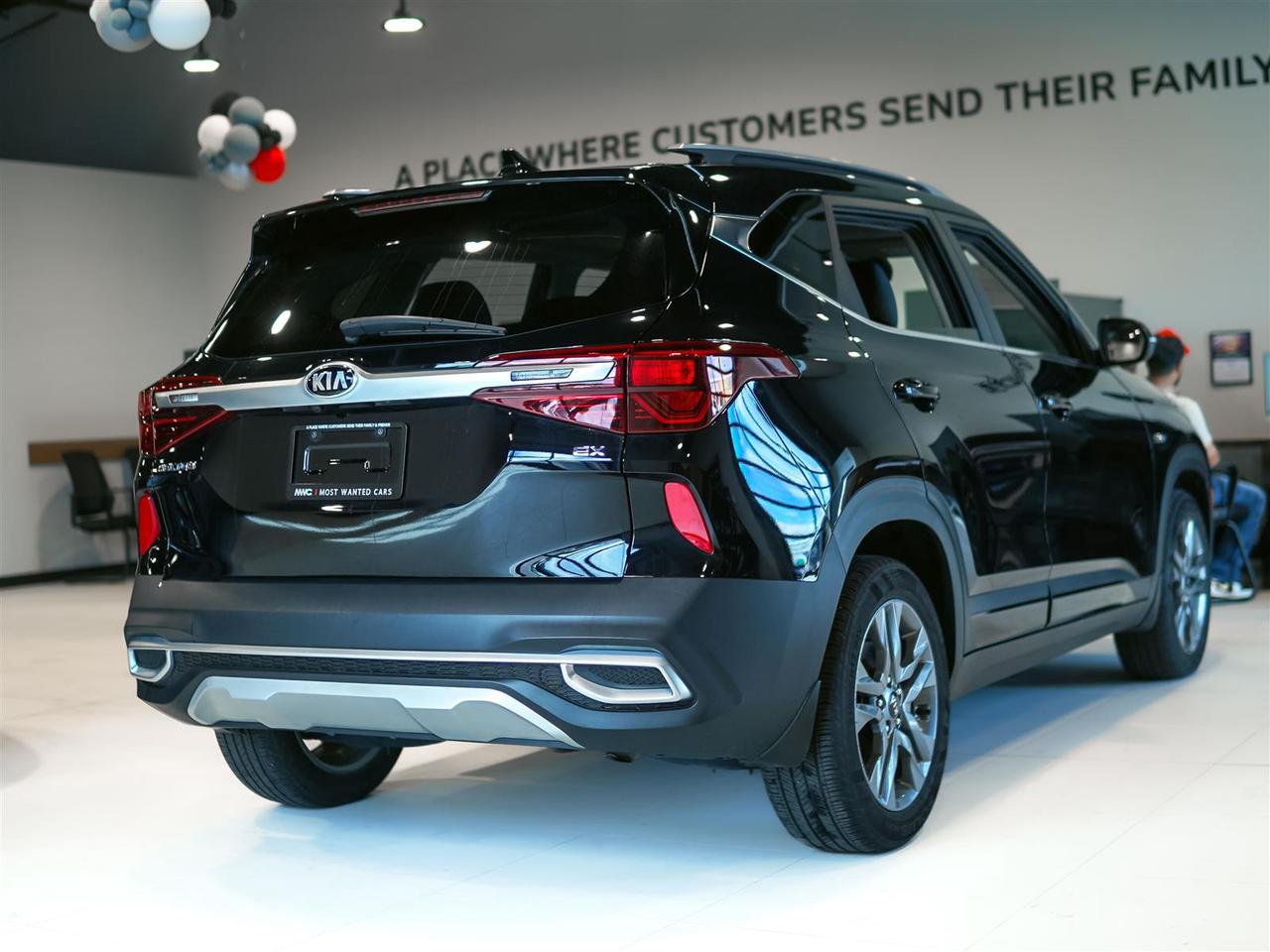 2021 Kia Seltos EX | W/PREMIUM | AWD | LEATHER | ROOF | NO ACCIDENTS Photo