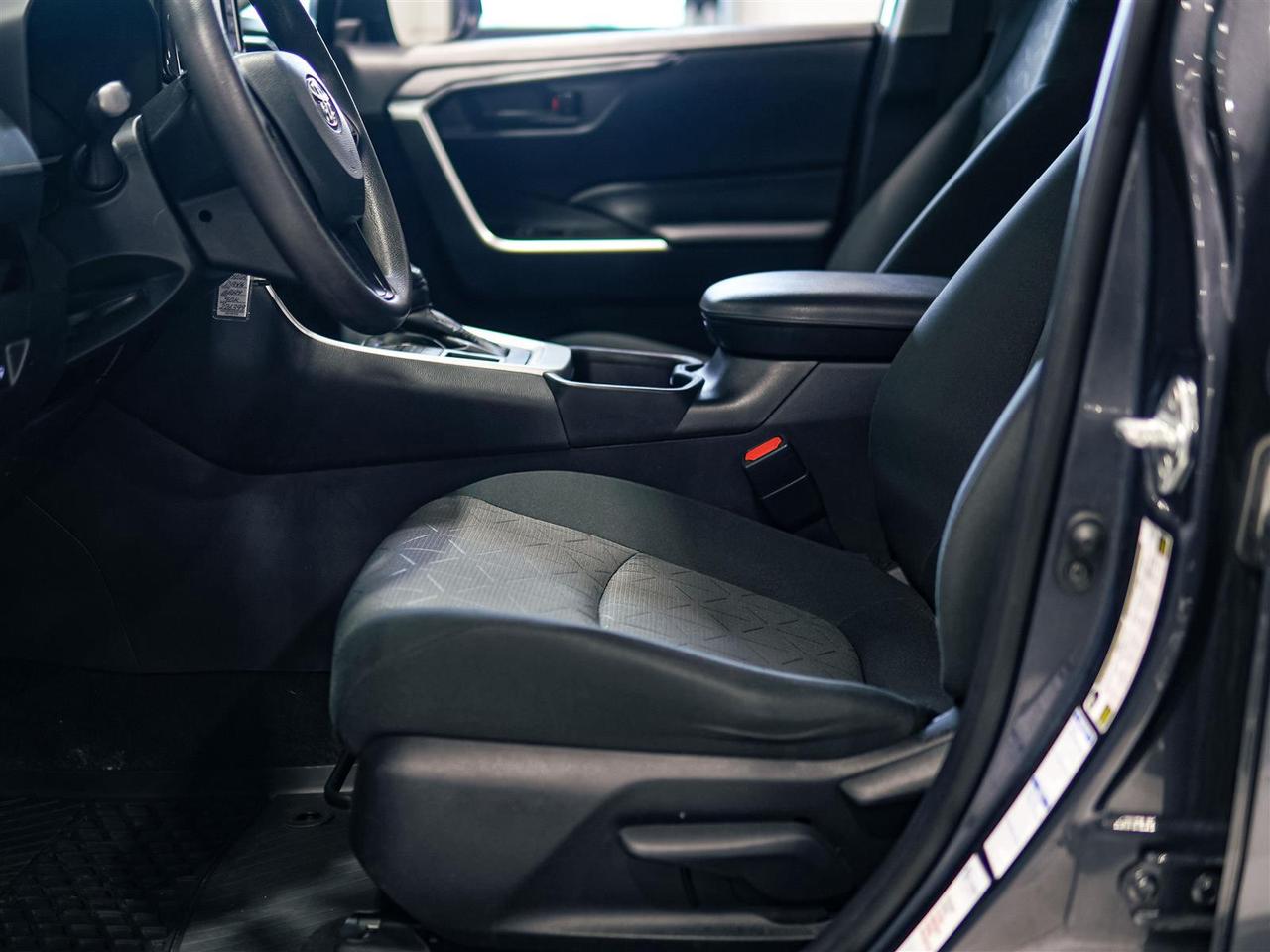 2021 Toyota RAV4 LE AWD | NO ACCIDENTS | 17 SERVICE RECORDS Photo