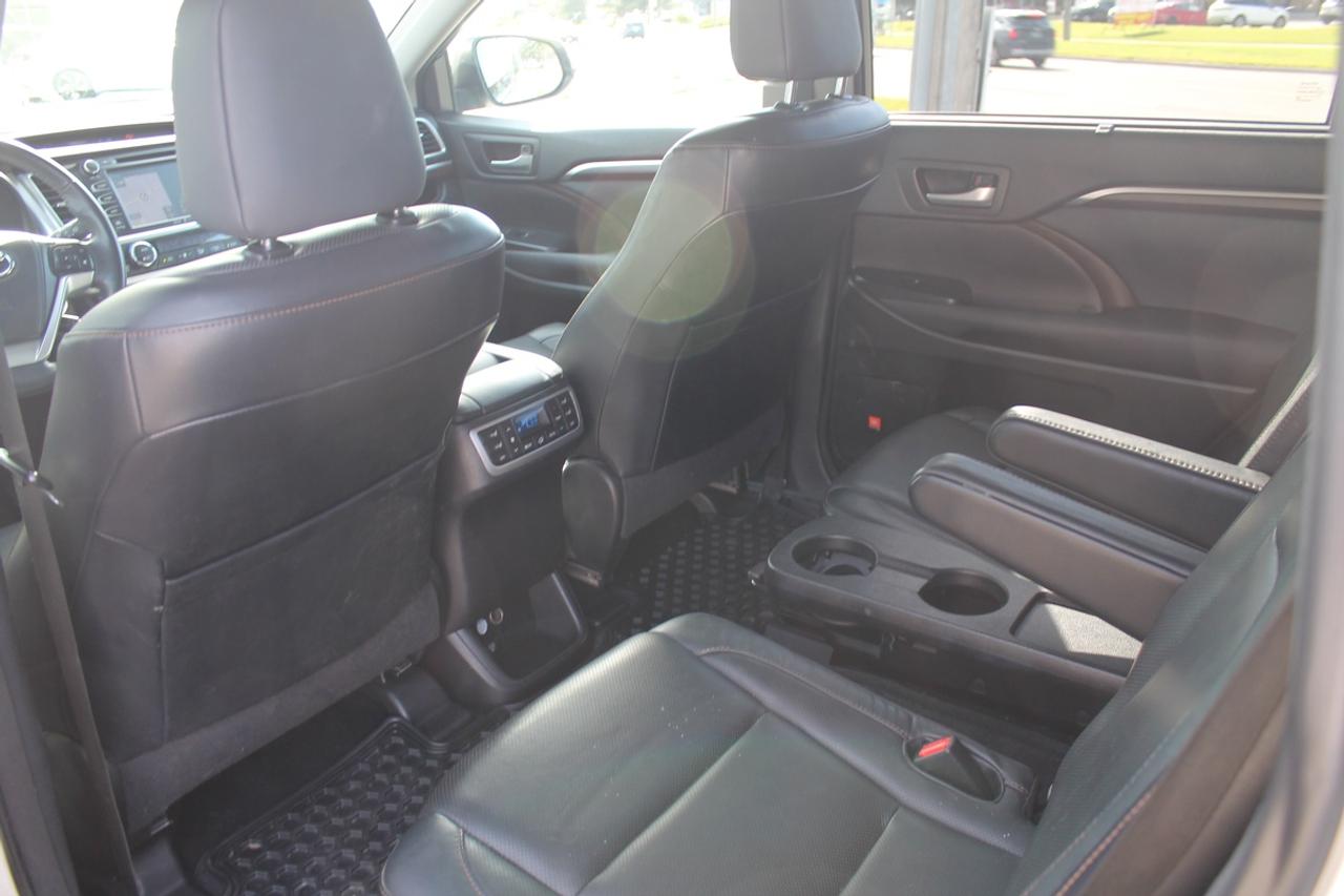 2015 Toyota Highlander Limited Platinum Photo