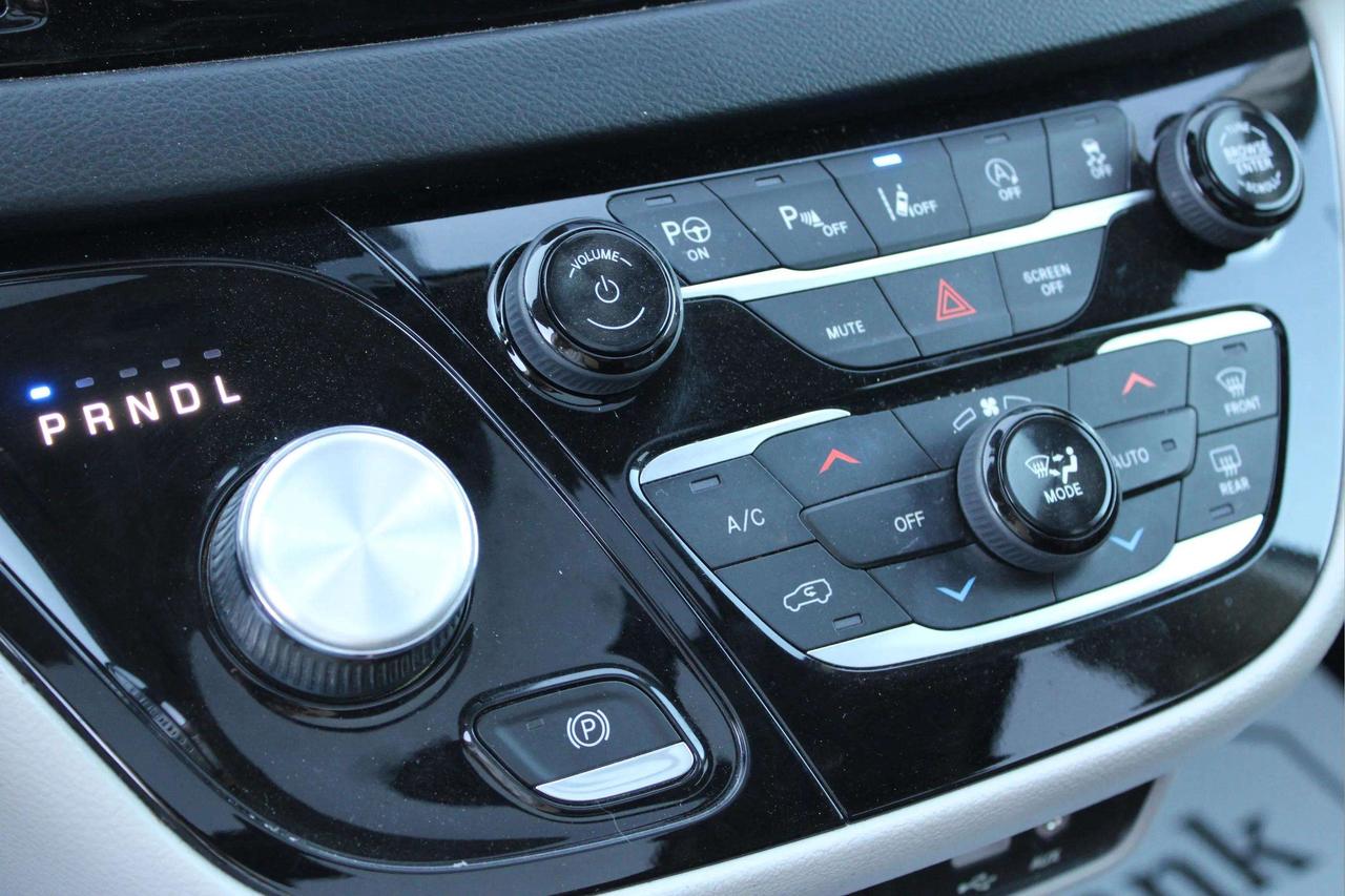 2019 Chrysler Pacifica Touring L Plus Photo