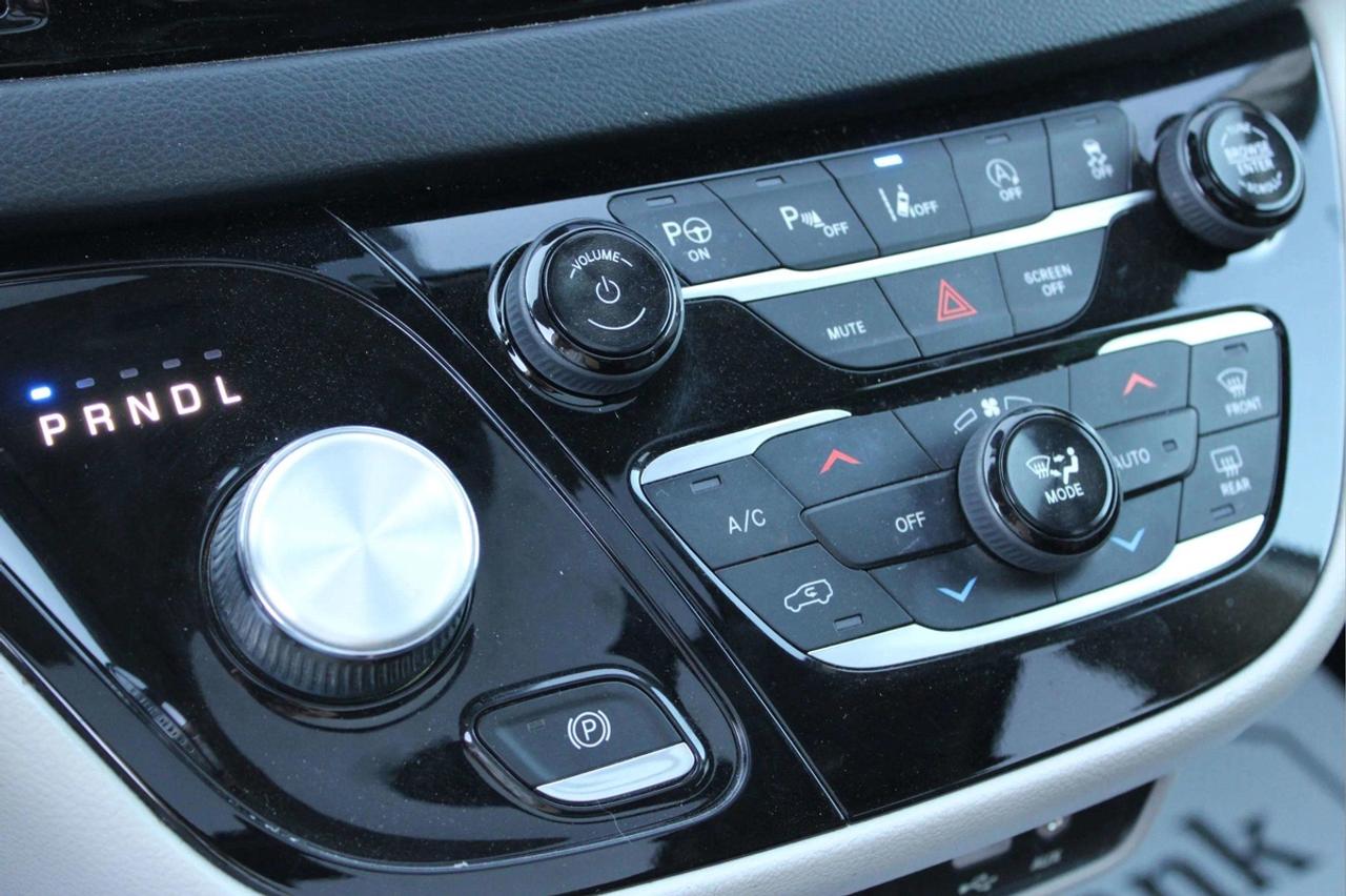 2019 Chrysler Pacifica Touring L Plus Photo