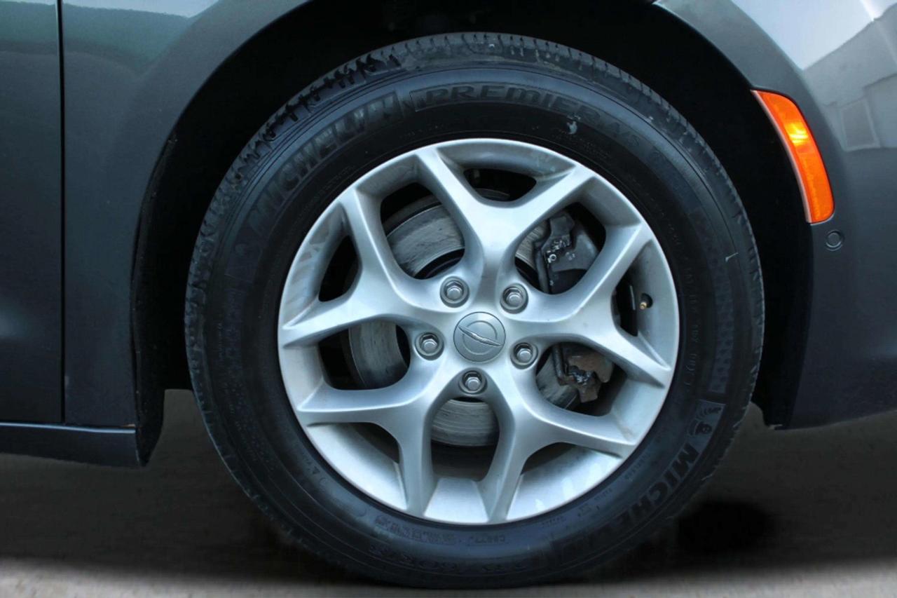 2019 Chrysler Pacifica Touring L Plus Photo