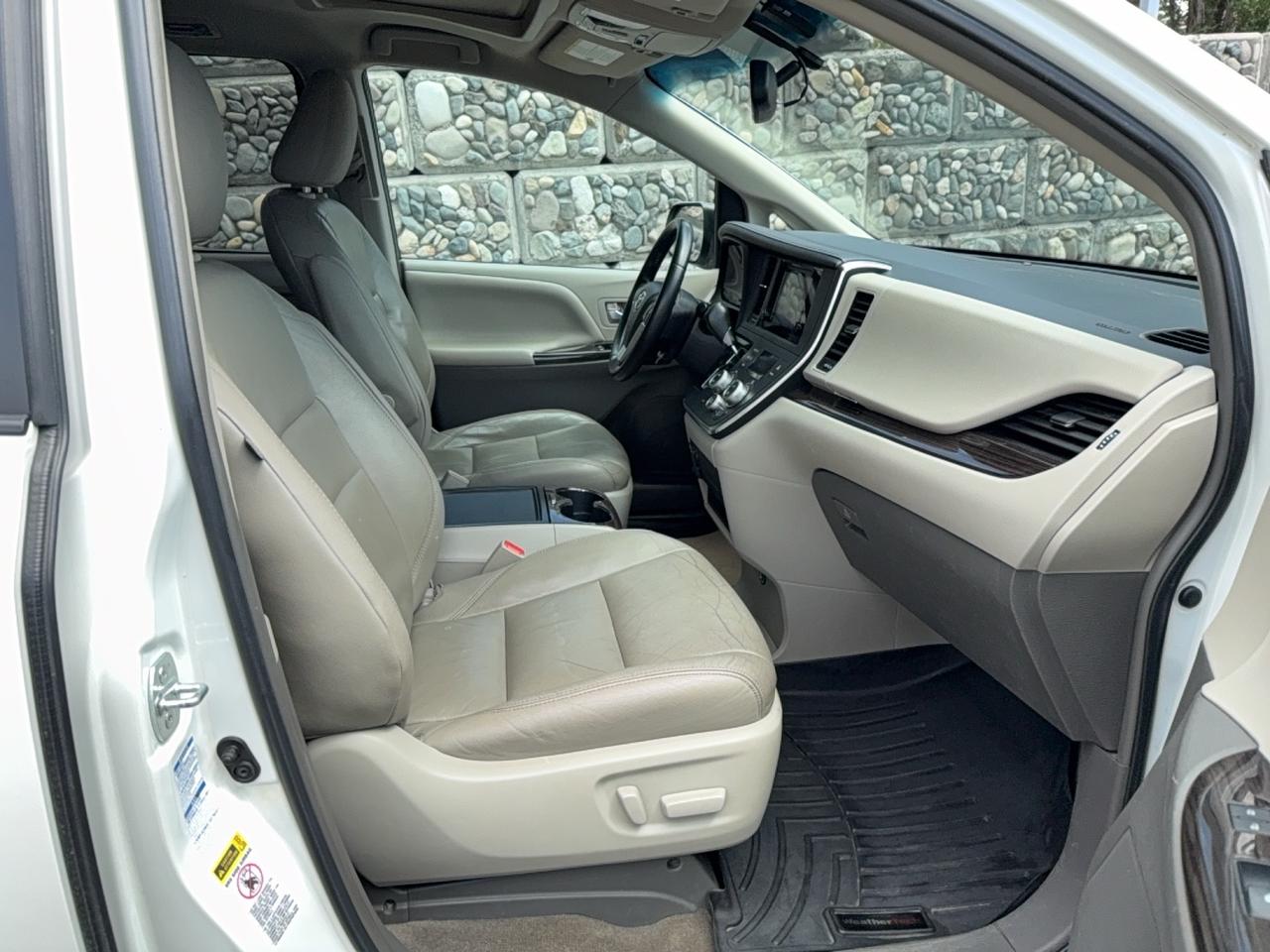 2015 Toyota Sienna XLE Limited Photo